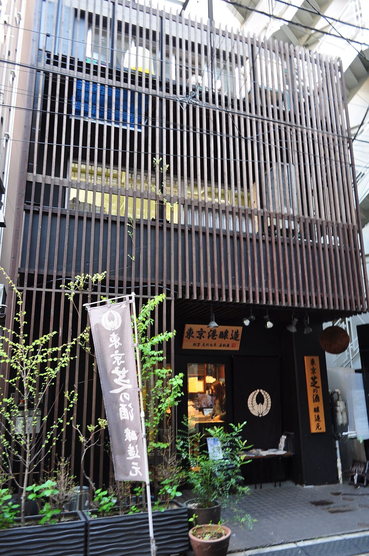 東京港醸造の建物の入口